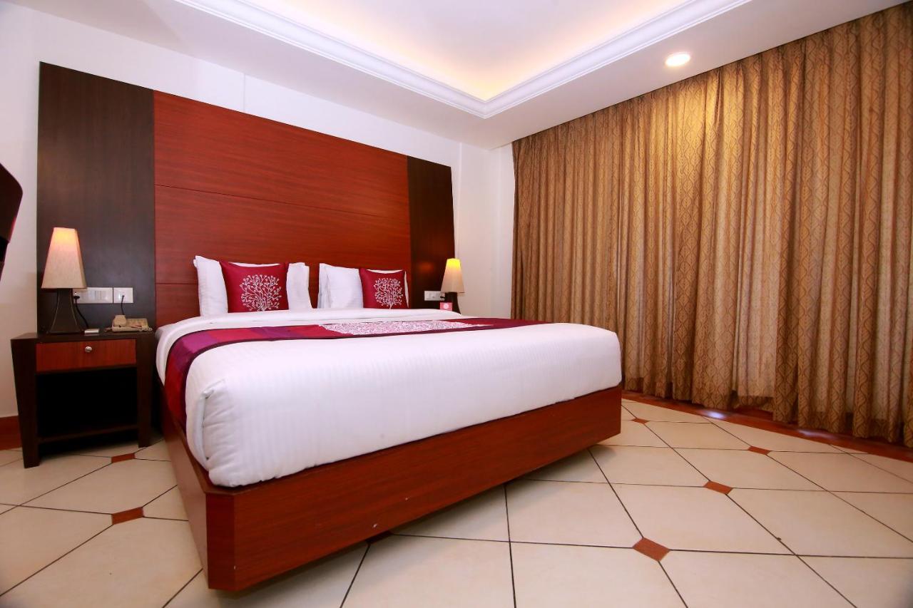 Emarald Hotel Cochin Kochi Exterior photo
