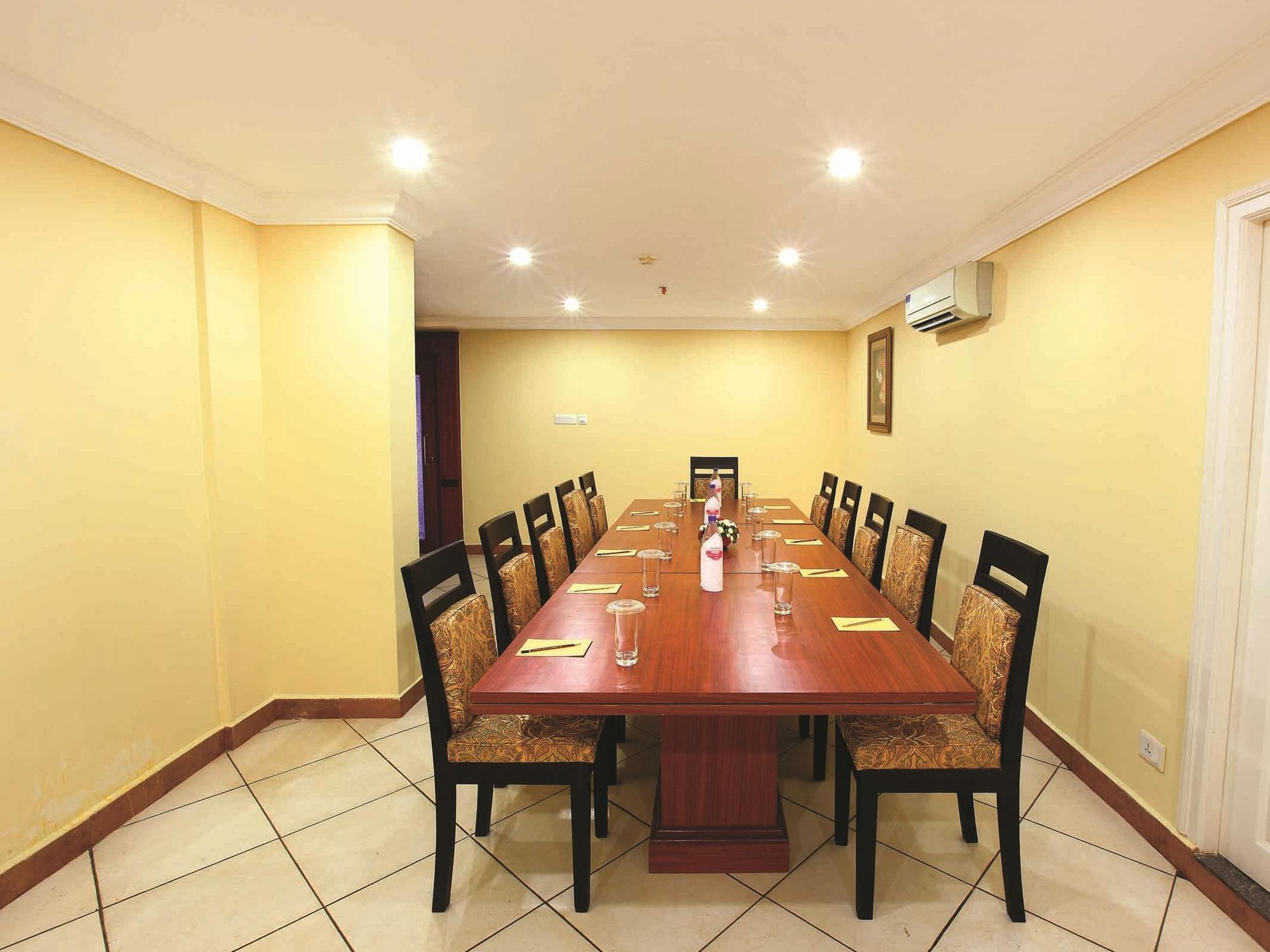 Emarald Hotel Cochin Kochi Exterior photo