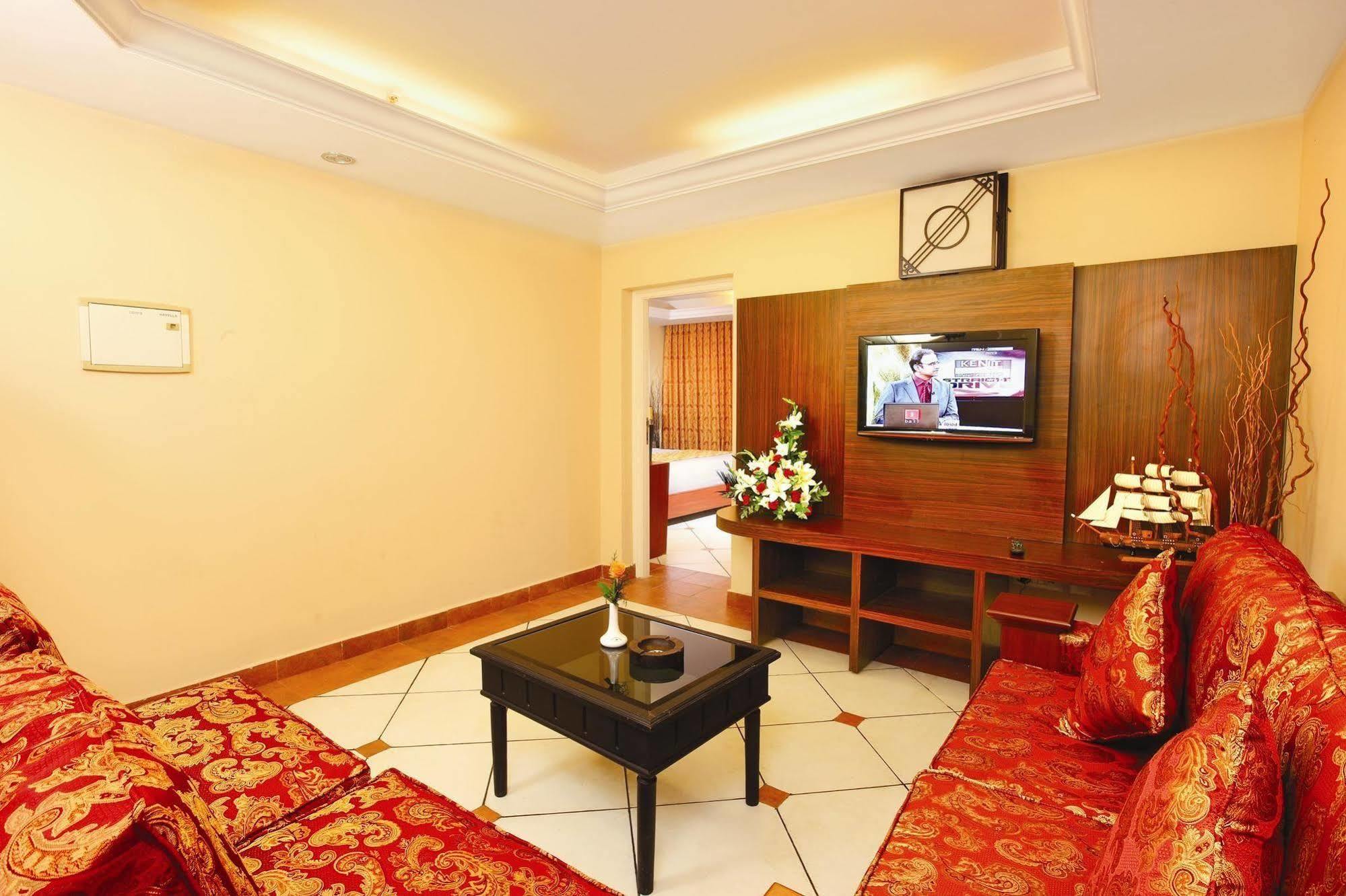Emarald Hotel Cochin Kochi Exterior photo