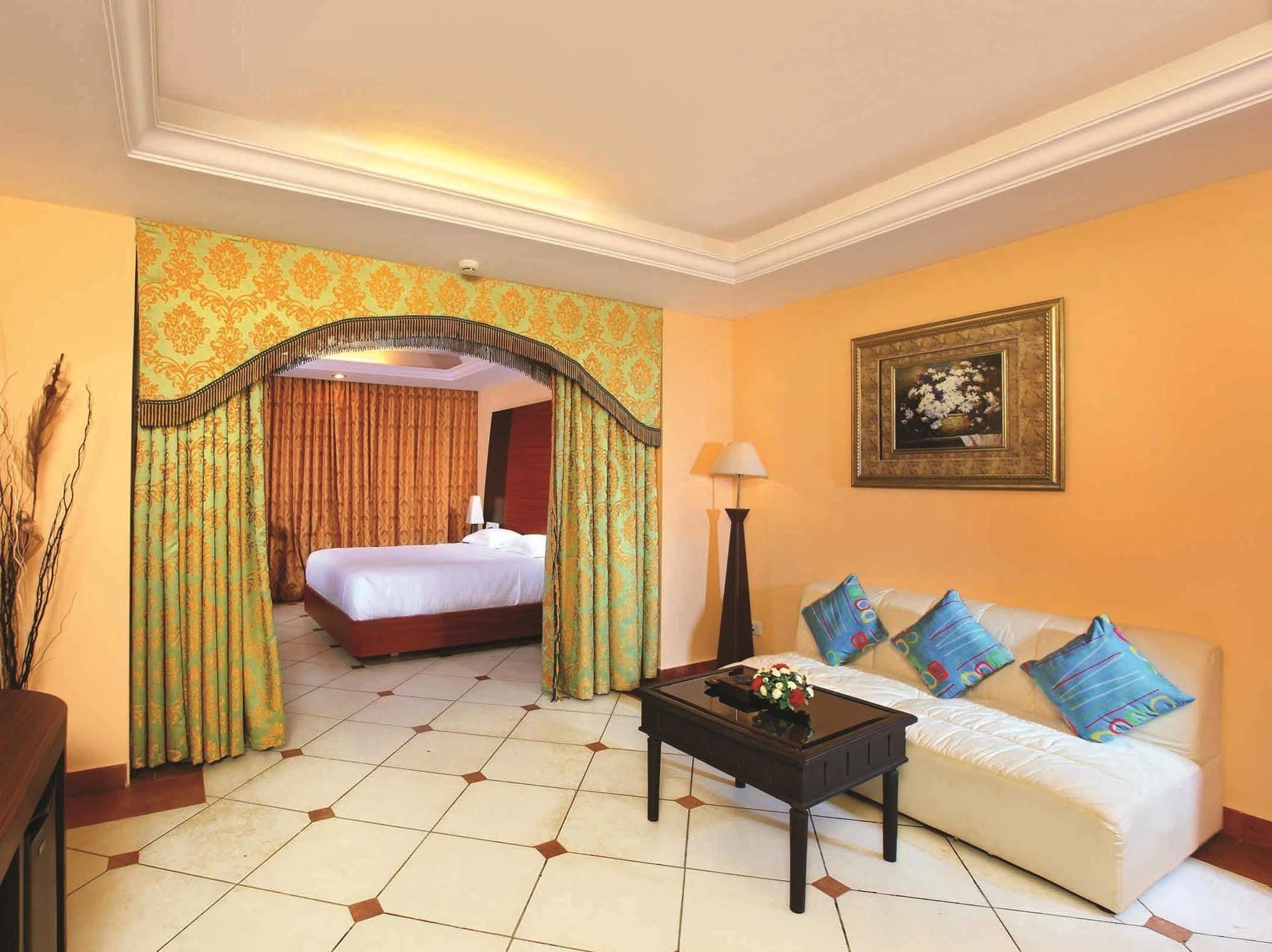 Emarald Hotel Cochin Kochi Exterior photo
